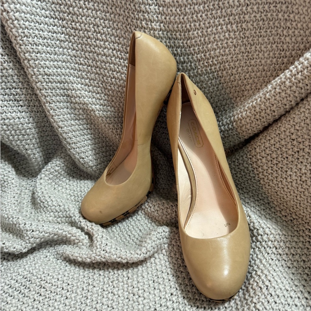Coach Alexa Soft Calf Pumps Tan, Size 7.5 - Picture 6 of 6
